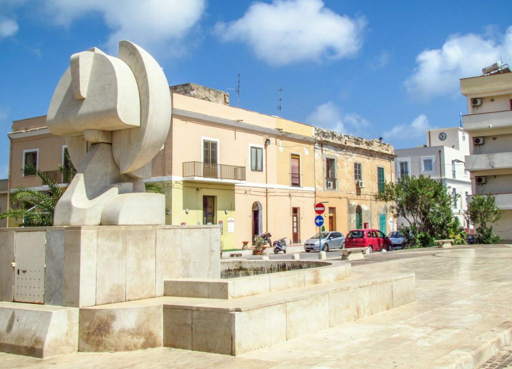 Fontana Cascella in Piazza Brignone a Lampedusa